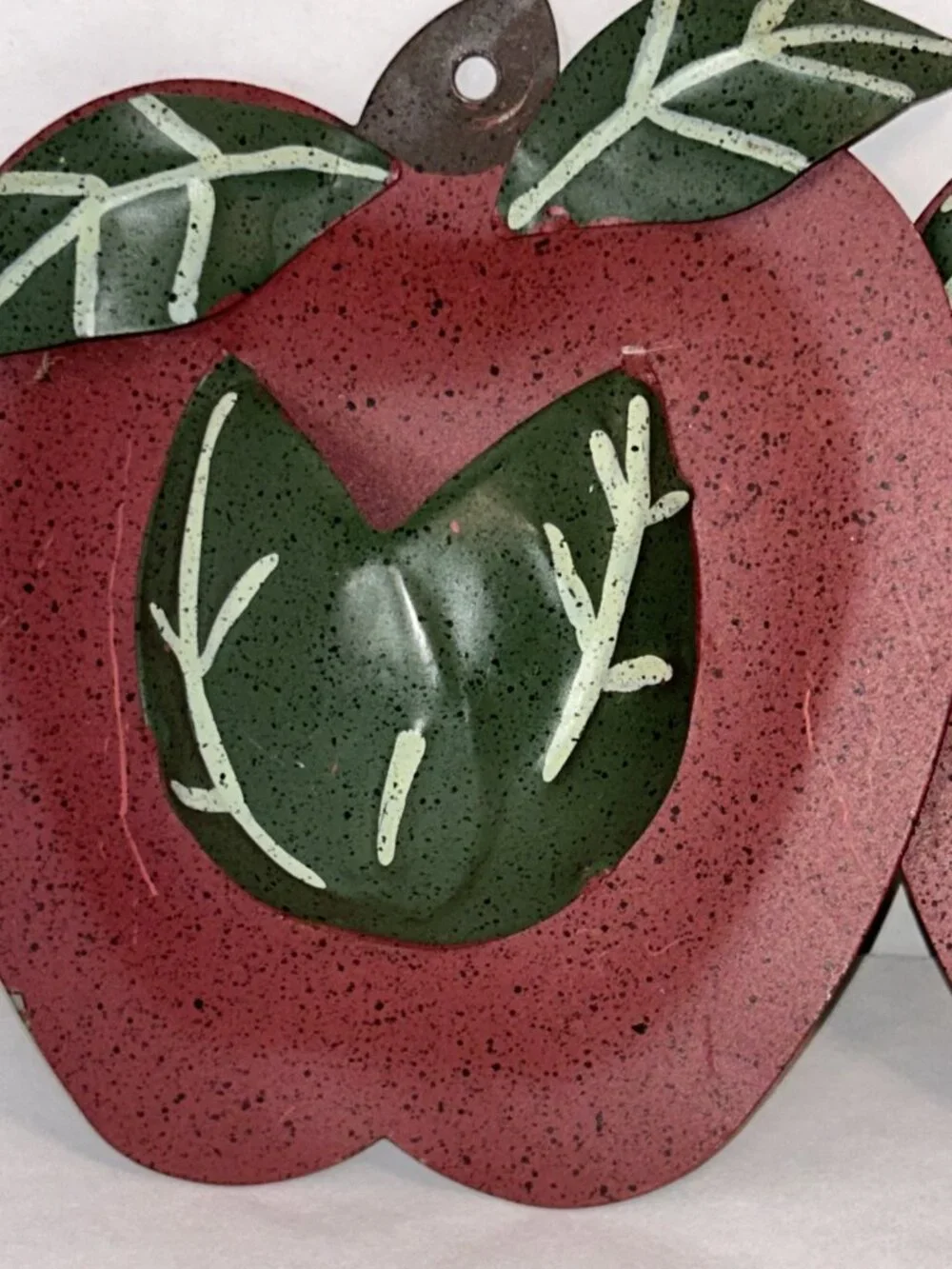[2] APPLE METAL HANGING WALL pocket DECORATIONS country rustic Gallery Wall